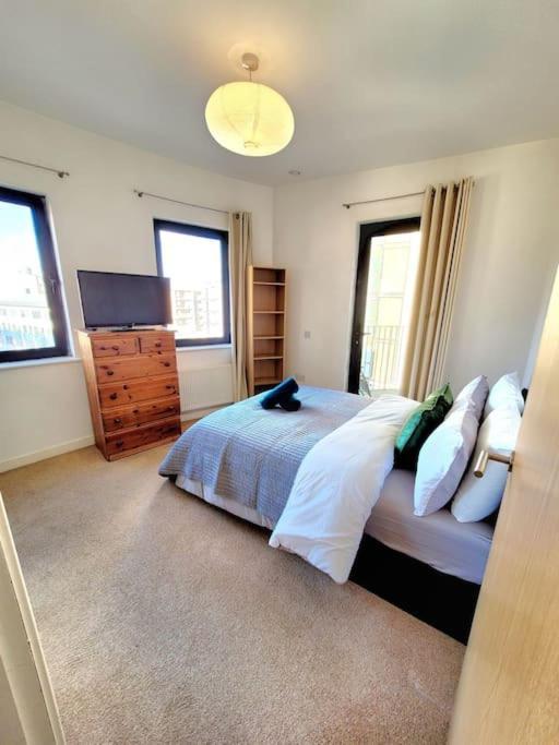 Battersea Power Station Suite London Eksteriør billede